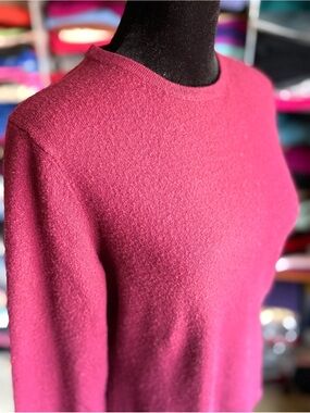 Soft Crewneck Cashmere Sweater in Deep Raspberry Pink